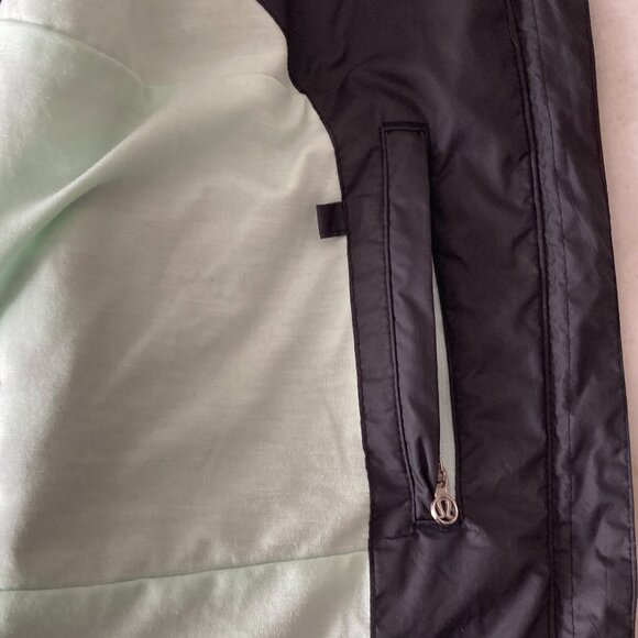 Like new! Lululemon Run Get Up & Glow Jacket coat Reflective, black & mint green - Picture 12 of 13